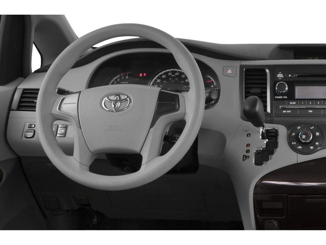 2014 Toyota Sienna XLE 7 Passenger INCOMING | ACCIDENT FREE |... in Cars & Trucks in City of Toronto - Image 4
