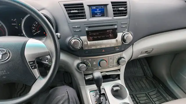 2013 Toyota Highlander 4WD 4dr in Cars & Trucks in Oakville / Halton Region - Image 20