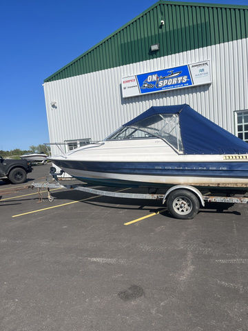 1997 Bayliner 192 cuddy cabin in Powerboats & Motorboats in Moncton - Image 2