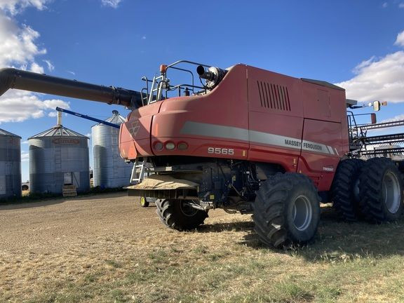 2018 Massey Ferguson 9565 in Farming Equipment in Medicine Hat - Image 3