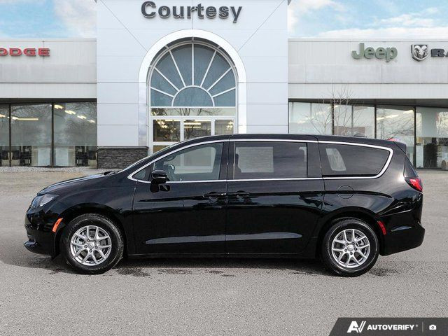 2025 Chrysler Grand Caravan SXT in Cars & Trucks in Calgary - Image 2