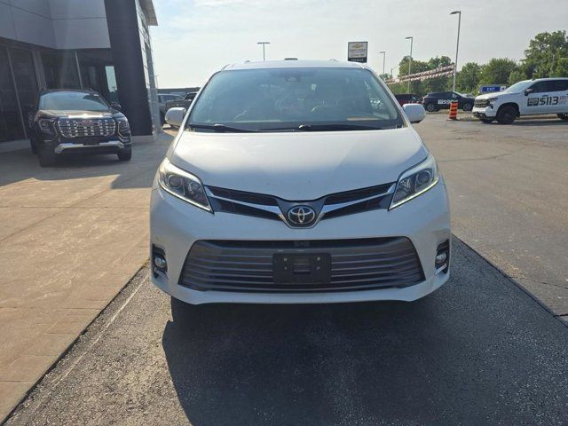 2018 Toyota Sienna XLE | Sunroof | Rear Entertainment in Cars & Trucks in Windsor Region - Image 2