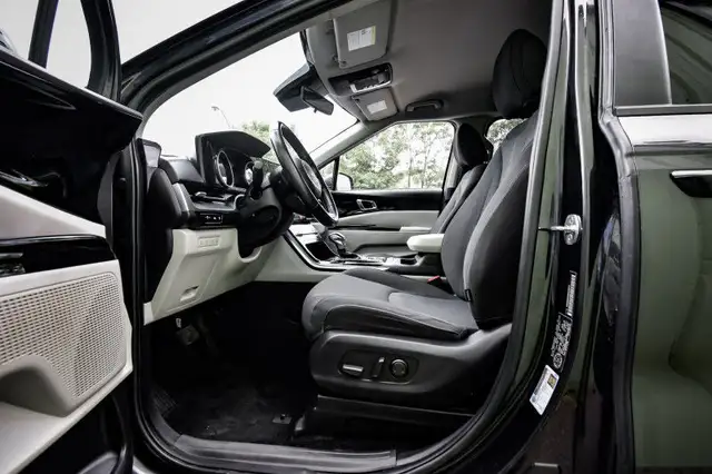 2022 Kia Carnival LX • HEATED SEATS • POWER LIFTGATE • CP/AA in Cars & Trucks in Cornwall - Image 25