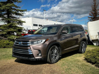 Stock#: 250868AThe 2017 Toyota Highlander Hybrid XLE, specifically for the Canadian market, is a mid... (image 4)