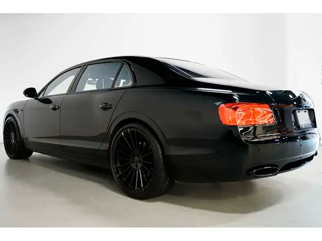 2014 Bentley Flying Spur W12 | REAR ENTERTAINMENT | 22 IN WHEELS in Cars & Trucks in Mississauga / Peel Region - Image 5
