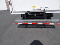 2019 Ford E450 Cube Van 6,2, V8, gas, auto, air, radio 16 ft freight box, roll up door Loading ramp,... (image 5)