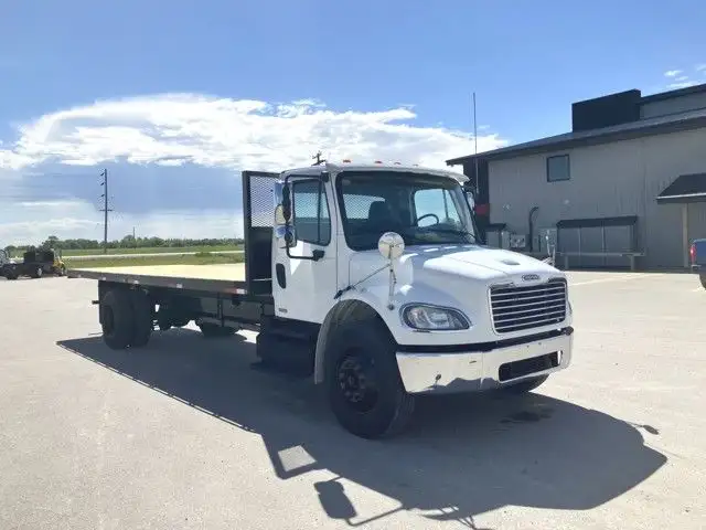 2012 FREIGHTLINER M2 New 26' Deck, Flat Deck Truck in Heavy Trucks in Winnipeg - Image 3
