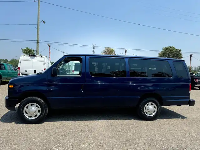 2014 Ford Econoline Wagon 15 Passenger in Cars & Trucks in Oakville / Halton Region - Image 3