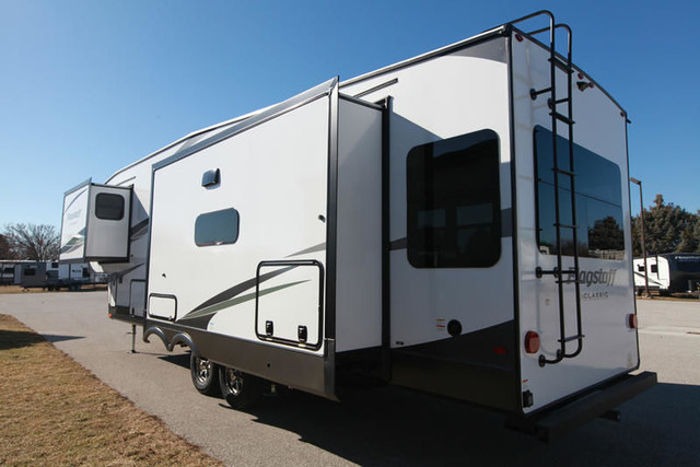 2023 Forest River Flagstaff Classic 529IKRL in Travel Trailers & Campers in Windsor Region - Image 3