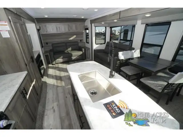 2023 KZ Sportsmen 363FL in Travel Trailers & Campers in Truro - Image 4