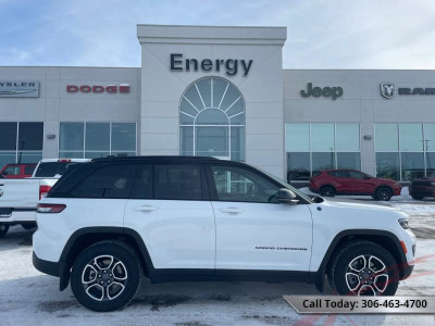 2023 Jeep Grand Cherokee 4xe Trailhawk - Leather Seats