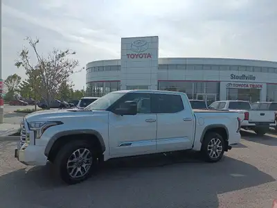 RARE FIND – ONE OWNER – NO REPORTED ACCIDENTS – POWER RUNNING BOARDS – POWER REAR BUMPER STEP – TOYO...