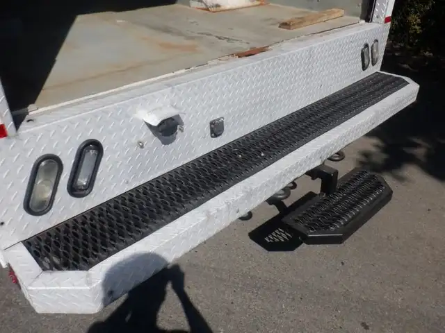 2012 ford F-550 Cube Van Crew Cab Dually 4WD in Heavy Trucks in Richmond - Image 34