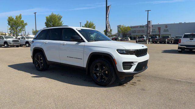 2025 Jeep Grand Cherokee Altitude | Remote Start | Apple CarPlay in Cars & Trucks in Edmonton - Image 2