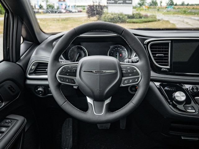 2025 Chrysler Pacifica Select in Cars & Trucks in Barrie - Image 2