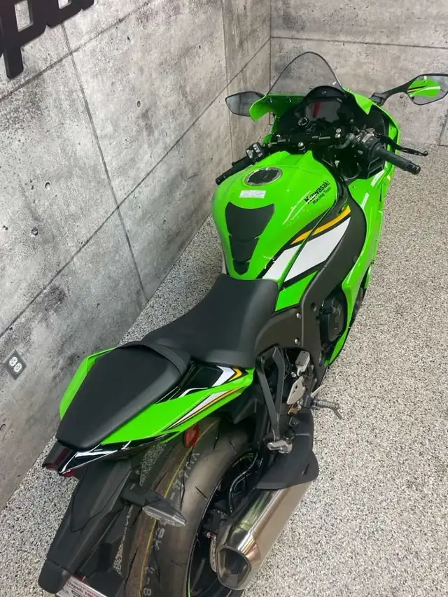 2025 KAWASAKI NINJA ZX-10R KRT in Sport Touring in Laval / North Shore - Image 7