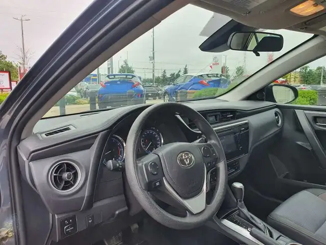 2017 Toyota Corolla 4dr Sdn CVT LE | Auto | Power Group dans Autos et camions dans Ville de Toronto - Image 11