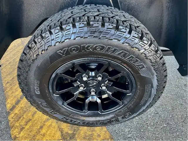 2022 Ram 1500 Classic Warlock CREW 4WD 5.7L HEMI B/U CAMERA dans Autos et camions dans Delta/Surrey/Langley - Image 12