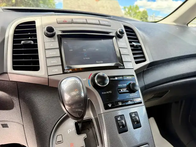 2016 Toyota Venza XLE in Cars & Trucks in Edmonton - Image 16