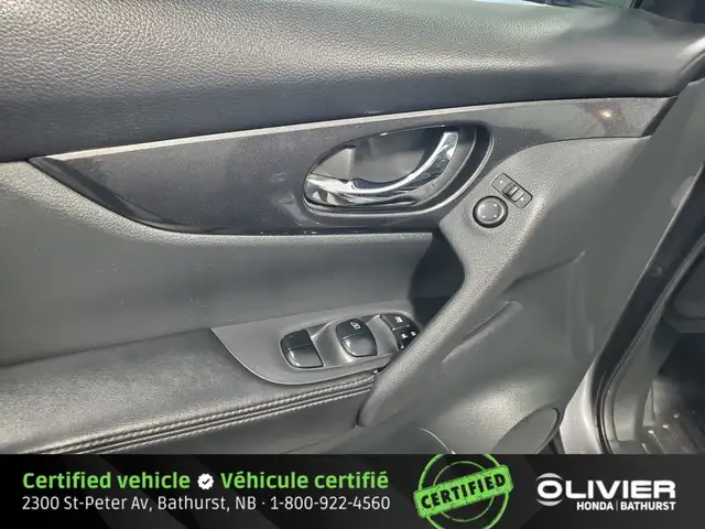 2017 Nissan Rogue SV AWD Navigation Toit Ouvrant Panoramique in Cars & Trucks in Bathurst - Image 13