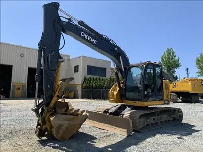 Hours: 3970 | Location: Surrey, BC, CA | Buckets: w/ Bucket; Arms: Medium Arm; Attachments: Hydrauli...