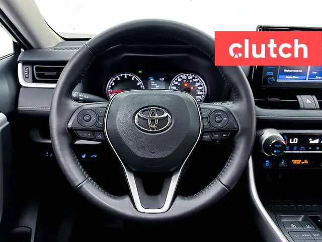 2022 Toyota RAV4 XLE AWD w/ Apple CarPlay, Heated Front Seats, R dans Autos et camions dans Ville de Toronto - Image 22