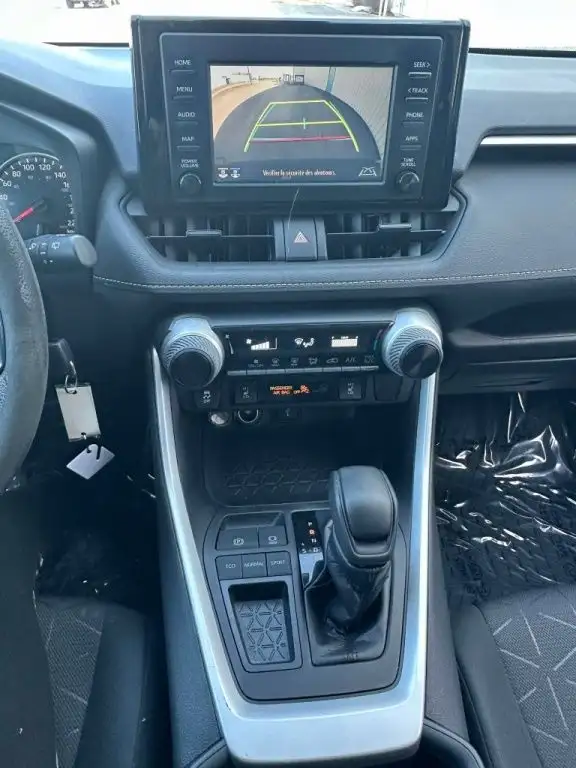 2021 Toyota RAV4 LE in Cars & Trucks in Longueuil / South Shore - Image 16