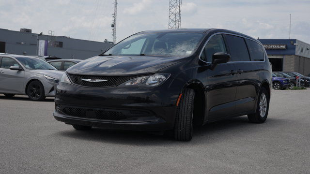 2022 Chrysler Grand Caravan SXT | Heated Steering Wheel in Cars & Trucks in Guelph - Image 3