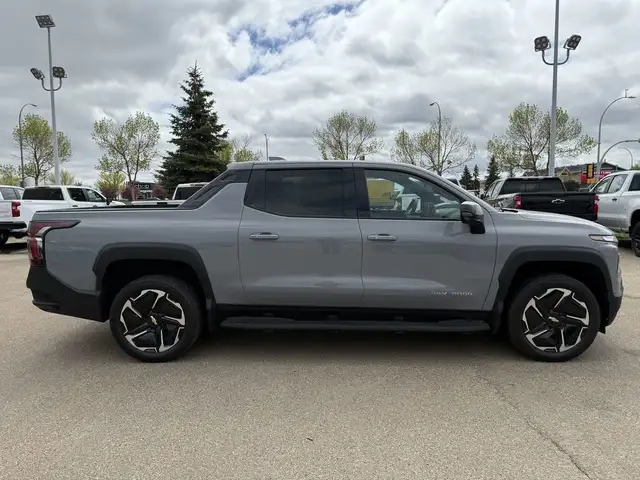 2025 Chevrolet Silverado EV Extended Range LT in Cars & Trucks in Edmonton - Image 11