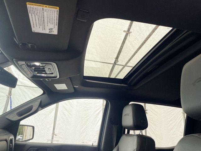 2022 GMC Sierra 1500 AT4 CREW 4X4 V8 6.2L *TOIT* NAV CUIR SIÈGES in Cars & Trucks in Laurentides - Image 3