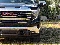 The 2024 GMC Sierra 1500 SLT blends bold design, refined luxury, and modern technology into a powerf... (image 3)