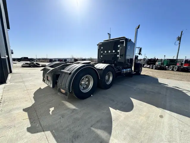2022 PETERBILT 389 in Heavy Trucks in Winnipeg - Image 9