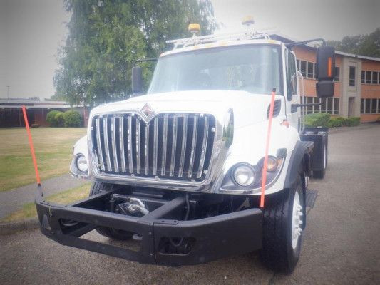 2012 International 7400 Cab and Chassis Air Brakes Dually in Heavy Trucks in City of Toronto - Image 4