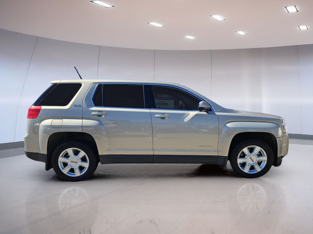 GMC Terrain Sle-1 2012 in Cars & Trucks in Medicine Hat - Image 3