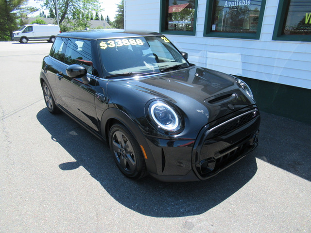 2023 MINI 3 Door Cooper S | 2.0L 4cyl | Leather | Sunroof | NAVI in Cars & Trucks in Saint John