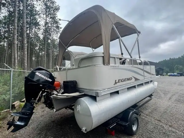 2009 16' Legend Pontoon 25HP 4-STROKE EFI in Powerboats & Motorboats in Peterborough - Image 4
