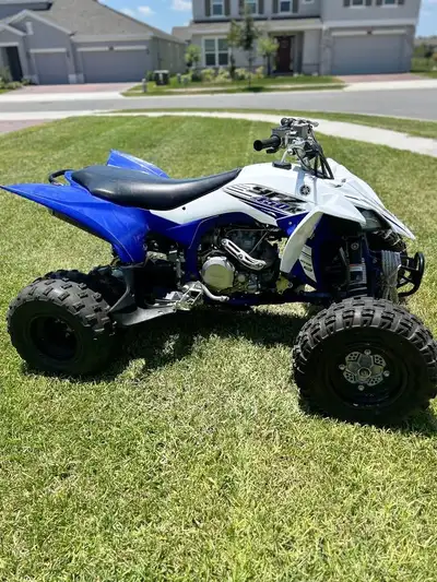 APPLY NOW: https://www.ridecollective.ca/get-pre-approved The 2016 YAMAHA YFZ450R is a race-bred spo...