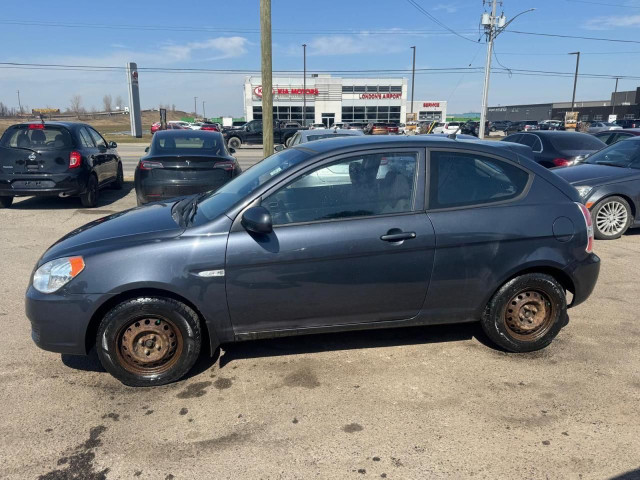 2011 Hyundai Accent L, AUTO, HATCH, ONLY 50,000KMS, CERTIFIED in Cars & Trucks in London - Image 2
