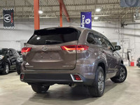 2017 Toyota Highlander Limited/AWD/7PASS/AC/CUIR/GPS/CAMERA/TOIT PANO/MAGS/GR ELECT !!! 5151 BOULEVA... (image 4)