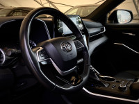 Stock#: 251104AThe 2022 Toyota Highlander XSE in Canada offers a compelling blend of sporty styling,... (image 7)