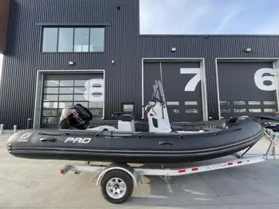 XDC50B49G324 Remorque Aluminium, Banc arrière, Tube hypalon, Coussin de proue, Sonar à poisson avec...