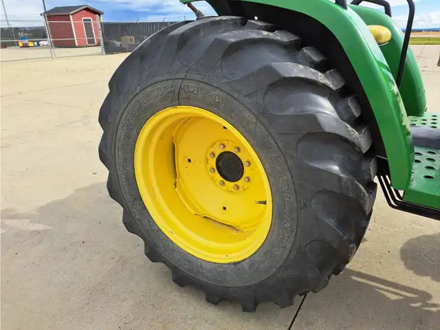 2008 John Deere MFWD Loader Tractor 4105 in Farming Equipment in Grande Prairie - Image 29