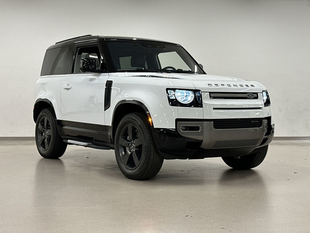 2022 Land Rover Defender 90 P400 X-Dynamic S in Cars & Trucks in City of Montréal - Image 4