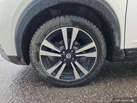 Navigate Ottawa's bustling streets with ease and style in this 2019 Nissan Kicks, a compact crossove... (image 9)