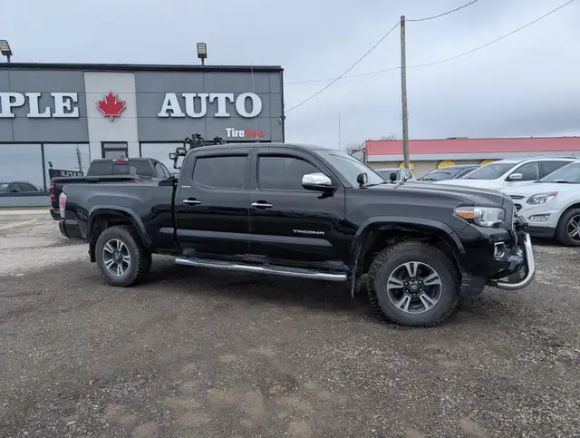 2016 Toyota Tacoma LIMITED in Cars & Trucks in London - Image 6