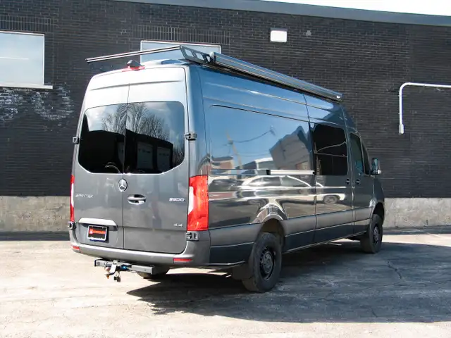 2022 Mercedes-Benz Sprinter 2500 Équipage 4x4 Emp. 170po. Toit S in Cars & Trucks in City of Montréal - Image 4
