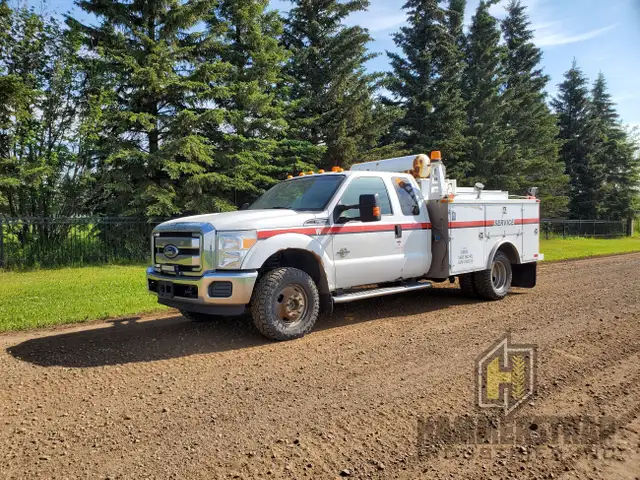 FORD F-350 Super Duty 4x4 XLT Mechanic Service Truck in Cars & Trucks in Edmonton - Image 2