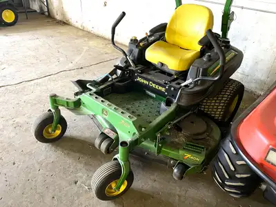 548hrs, 24x12x12 Pneumatic Turf Tires, 60" Side Discharge 7-Iron Mower Deck, Fully Adjustable Suspen...