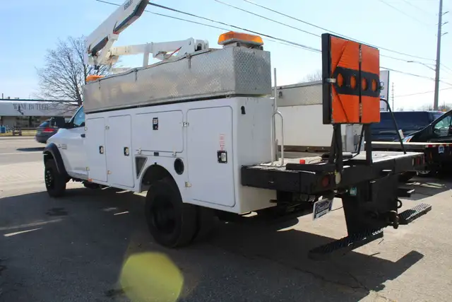 2016 Ram 5500 Bucket Service Versalift Cummins DRW in Heavy Trucks in Mississauga / Peel Region - Image 9