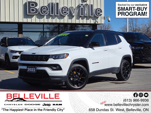 2022 Jeep Compass Altitude Altitude / 4x4 / Navigation in Cars & Trucks in Belleville